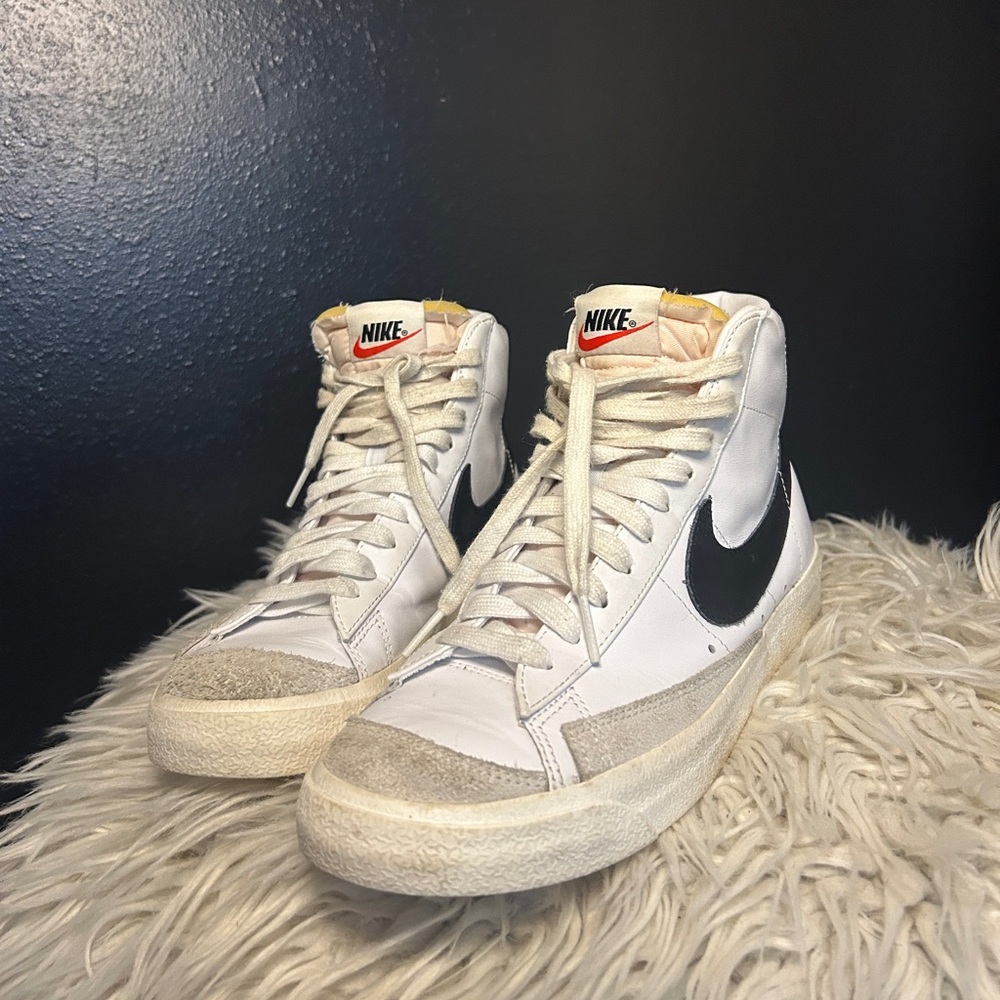 Nikes - Picture 2 of 7